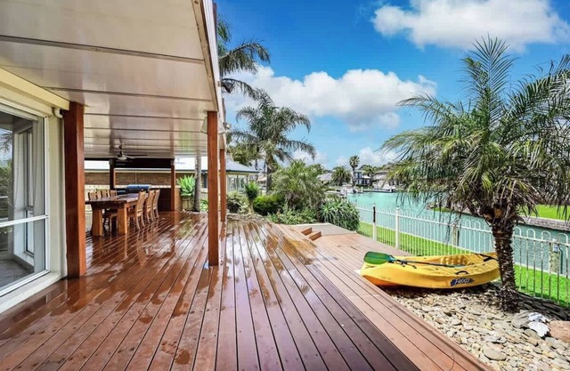 Jaw Dropping Waterside Getaway Patterson Lakes