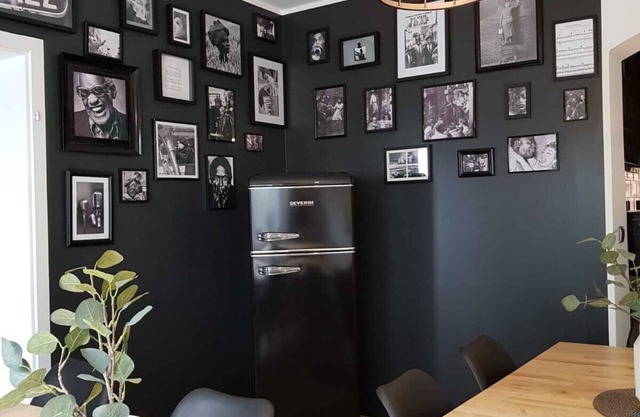 JAZZ HOUSE BY THE RIVER