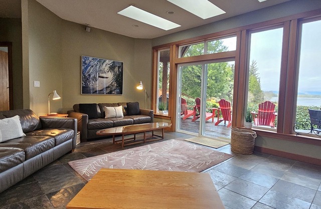 Jensen's Bay Retreat-S. Chesterman-Inlet View!