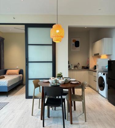 Jesselton Quay l Family Suite l Deluxe l Sunset Seaview l 2R1B l 5 pax