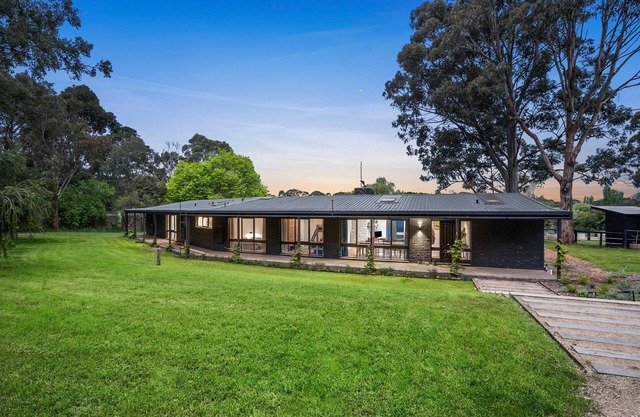 ‘Jodeline’ Lakehouse by the Coast