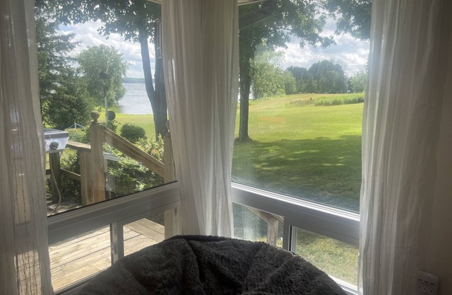 Jolie Maison Bobcaygeon Waterfront Cottage