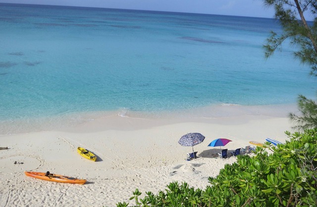 Jolly Mon - True Pink Sand Beach - Generator, Cistern, Purified Water & Ice