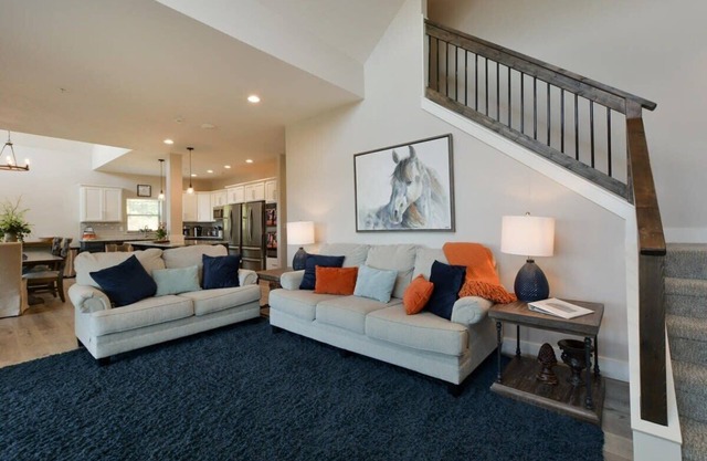 Journey's Remedy -Lake View! Sleeps 30!