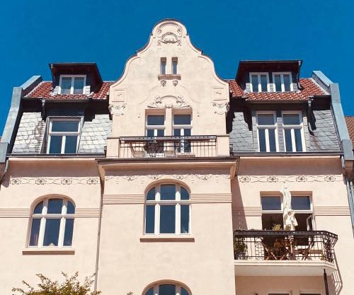 Jugendstil-Altbauwohnung mit Dachterrasse direkt an der Karlsaue