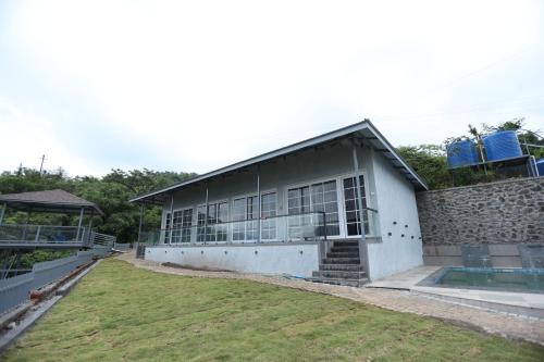 Jumbo Paradise 1 BHK Luxury Lake View Cottage