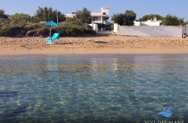 JUMP IN THE BLUE with direct access to the sandy beach of Monopoli - PUGLIA