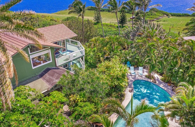 ★Jump Start The Road to Hana at The Lookout House! Private Hot Tub + Pool Access