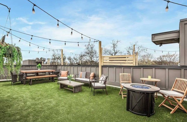June’s Nash Home Rooftop, 4mi to Broadway