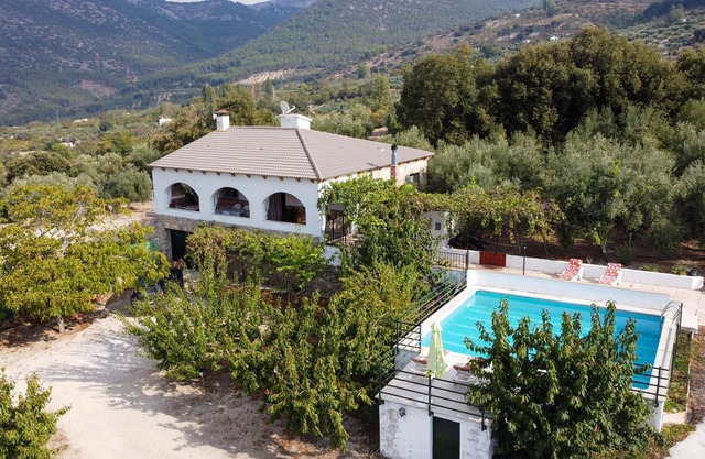 Jurinea House Lift with private pool