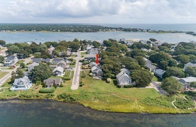 Just Renovated Waterfront Home .25 Miles To The Beach (2260)