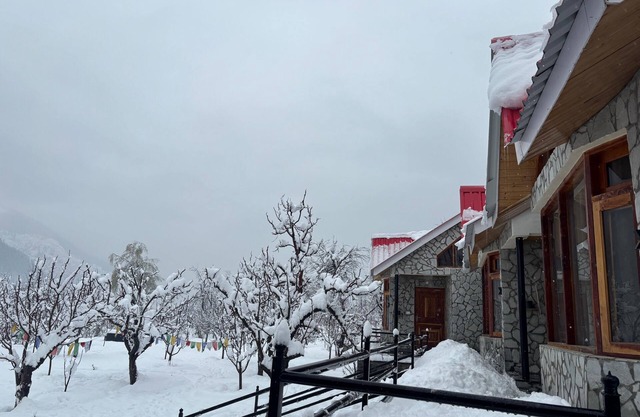 Kahaani : Luxury Chalets and Rooms with Bonfire and Apple Orchard