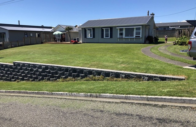 Kai Iwi Beach House. Close to a fantastic west coast beach. Amazing views.