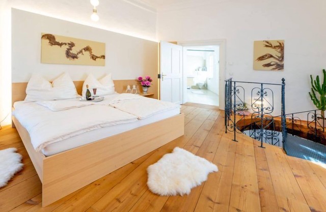 Kaisersuite (54sqm) over 2 floors with seating area and WiFi