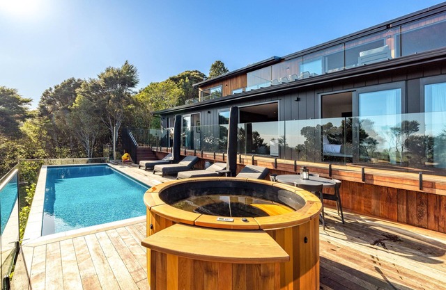 Kaitiaki Lodge - Kaitiaki Lodge is our brand new luxury lodge located in Onetangi on Waiheke Island. Situated overlooking acres of unspoilt native bush with the Hauraki Gulf beyond the setting is simply spectacular. The lodge has 5 large bedrooms, 3.