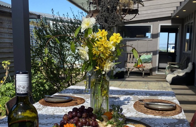 Kakanui "The Bouys" Sea views,