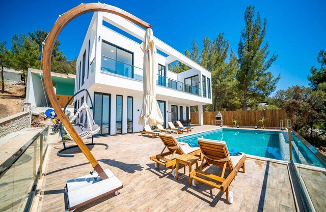 kalkan üzümlü bölgesinde 10 kişilik lüx villa