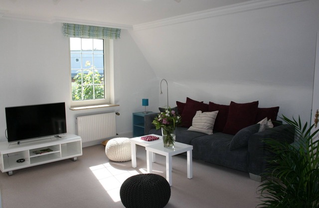 Kalvill 3 Z. DG Luxury Apt for 1-3 pers, 68 sqm, 2 bedrooms, fitted kitchen, bathroom, internet, garden