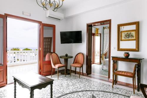 Kaminia Holiday Homes