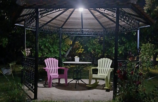 Kanela House ,cottage near the beach with very large grassed yard