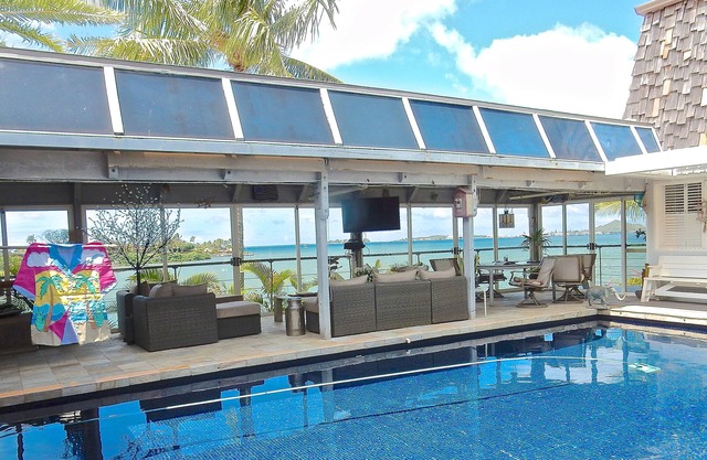 Kaneohe Bay B&B Waterfront & mountain views galore~saltwater pool