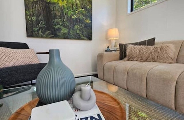 Karamu- Spacious, quiet, and close to amenities