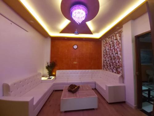 Karni villa lovely 2 bhk appt and terrace