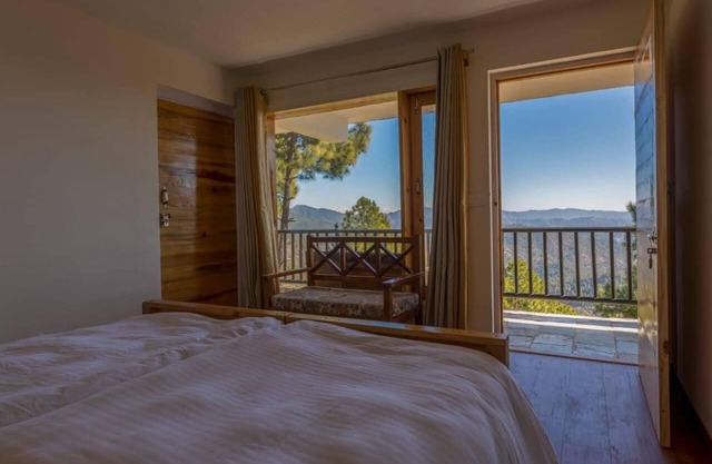 Kasar Rainbow Yoga Retreat