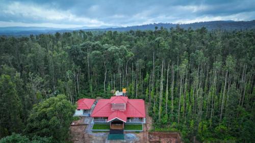 Kattegadde Homestay by Dazzle Destinations - Swimming Pool and Rooms with Private Balcony