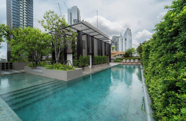 Kaws-Themed 5-Star Luxury Apt/King Bed l Thong Lor