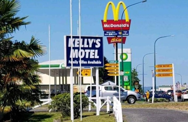 Kelly's Riverside Motel