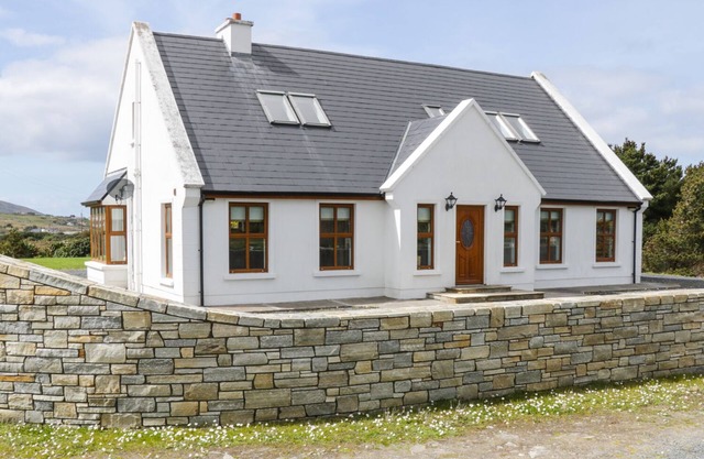 KEVIN'S HOUSE, pet friendly in Achill Island, County Mayo