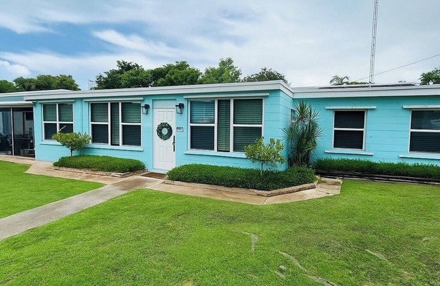 Key Largo 3 bedroom 2 bathroom home with spacious lot for boat/RV parking