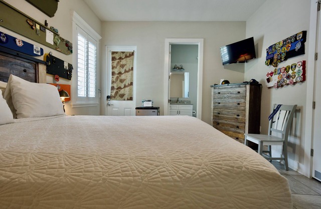 Key West Style Apartment - with pool/hot-tub