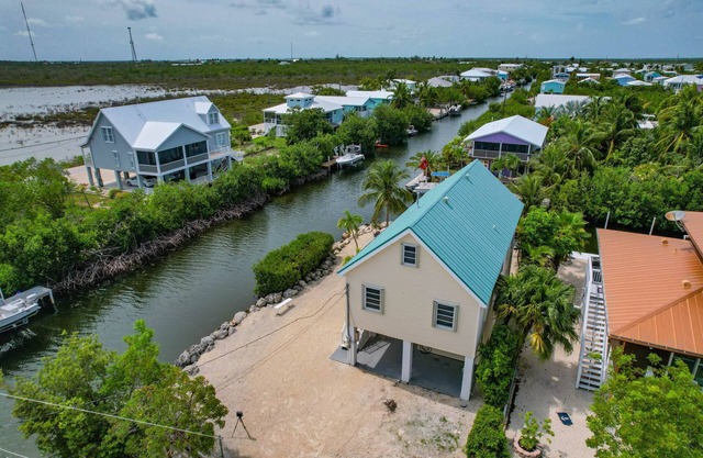 Keys On Jamaica: 3BR Waterfront Home, Large Corner Lot on Ramrod Key, Convenient to Atlantic & Gulf!
