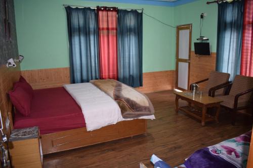 Khandroling Guest House