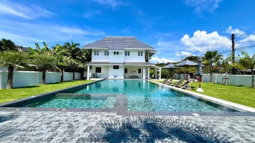 Khaolak Pool Villa with 3 bedrooms