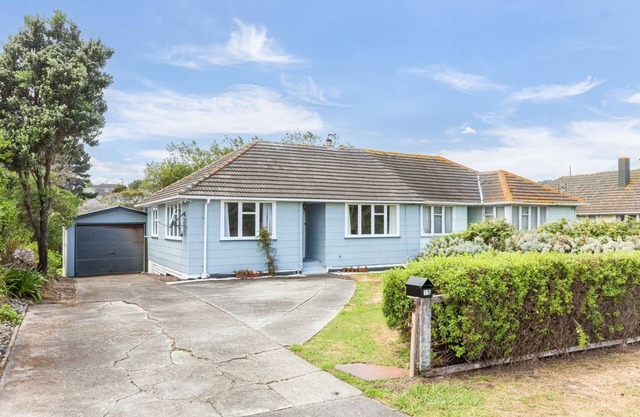 Kick back on Kapiti! Your home away from home, just steps from the beach.