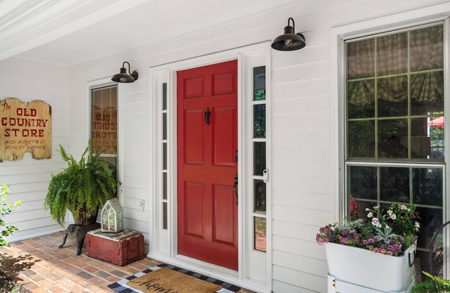 Kickback Retreat - Where Comfort Meets Convenience!