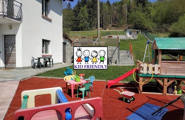 Kids & Bike Friendly HOUSE with GARDEN close to BELLAGIO