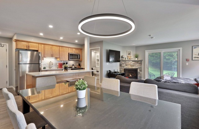 Killington Center 632: a spacious 2RM/2BA condo in the heart of Killington. Discounted ski rentals.