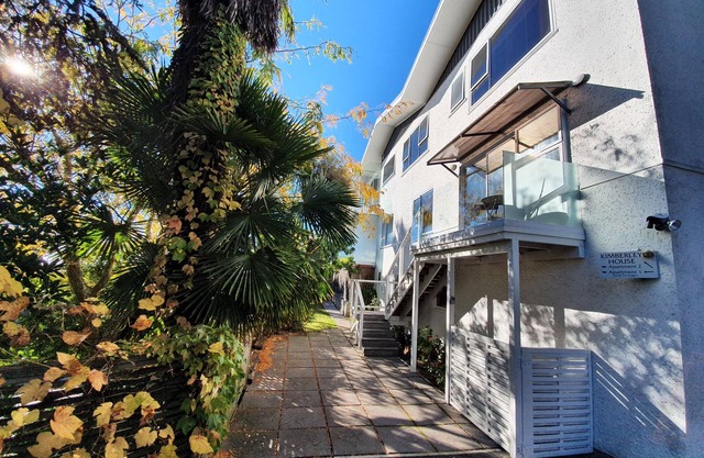 Kimberley House - 6-bedroom home in a fantastic Nelson waterfront location.