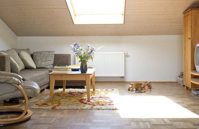 Kinderfreundlicher Bio-Bauernhof mit Hofladen, vielen Tieren (Dachgeschoss)