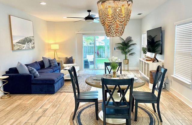 King Bed, 5 min walk Jax Beach, Free parking, Wifi