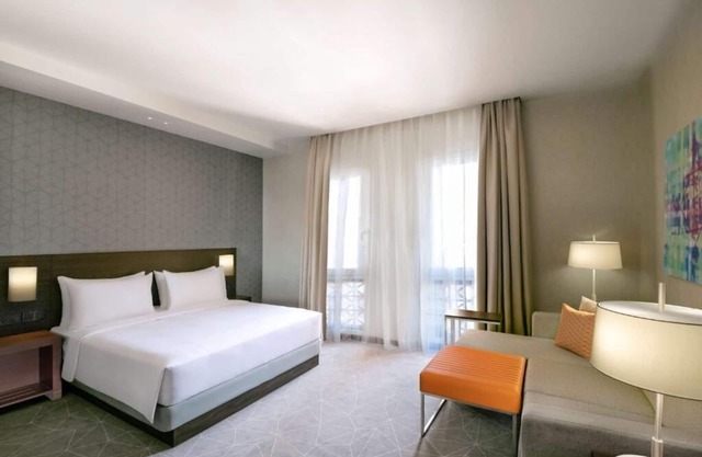 King Room Near Al Ghurair Mall By Luxruy Bookings