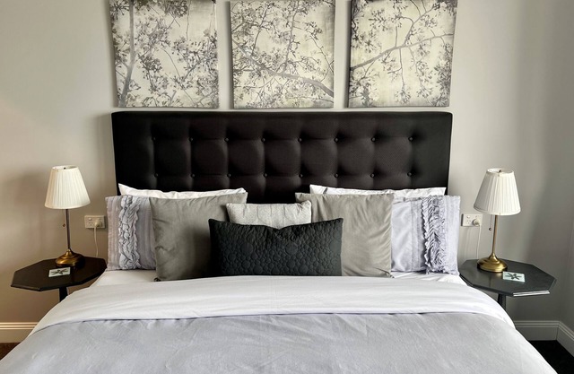 King suite with bay views- breakfast included