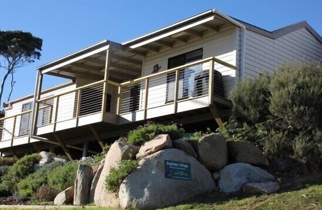 KINGFISHER COTTAGE Beachfront at Bay of Fires