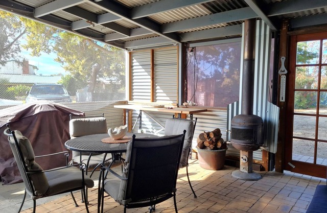 Kingfisher Cottage, Port Clinton