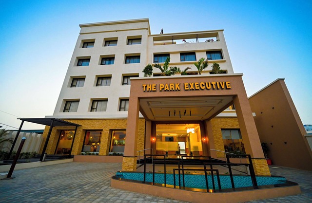 Kings Kraft The Park Executive Hotel