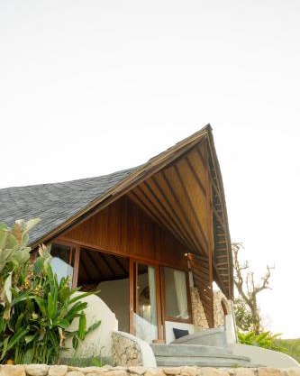 Kini Resort - Oceanfront Bamboo Eco Lodges